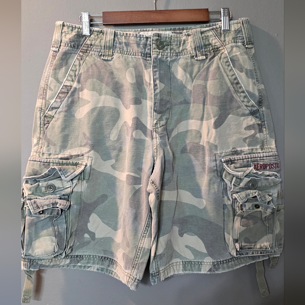 Vintage Y2K Aeropostale Army Print Cargo Paratrooper Shorts Mens 33